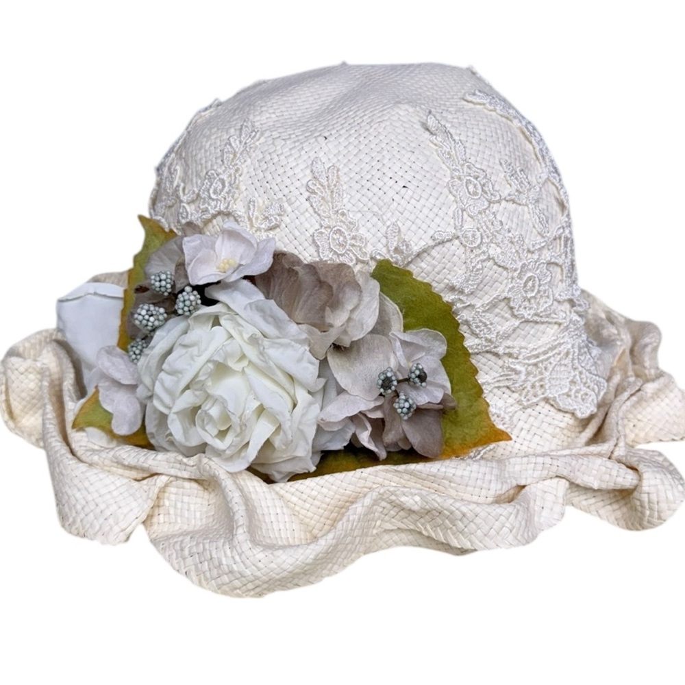 Elegant Vintage Cream Straw Hat with Floral Accent, One Size